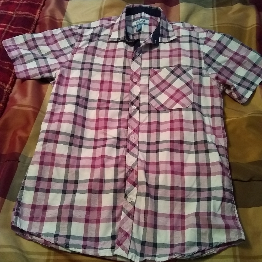 Button down short sleeve shirt